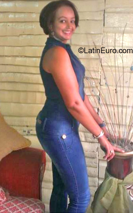 Date this charming Dominican Republic girl Fiol from Santo Domingo DO22594
