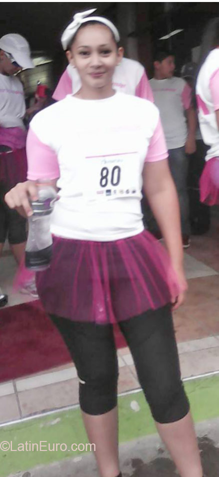 Date this foxy Honduras girl Heydie from Siguatepeque HN1576