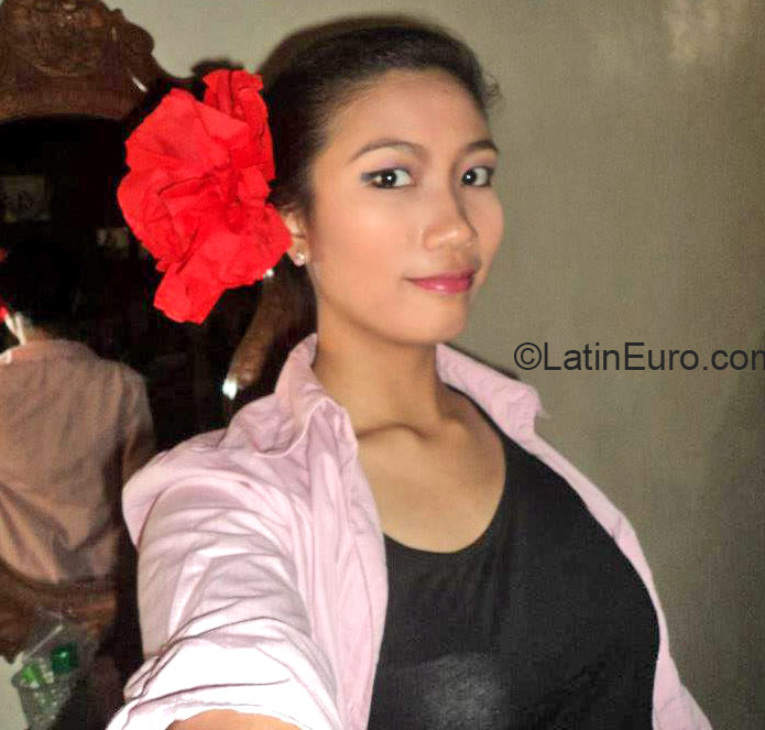 Date this georgeous Philippines girl Shairia from Angadanan PH799
