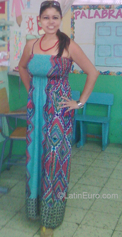 Date this attractive Honduras girl Karina from Tegucigalpa HN1899