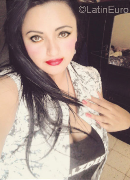 Date this happy Honduras girl Lesly from Tegucigalpa HN1636