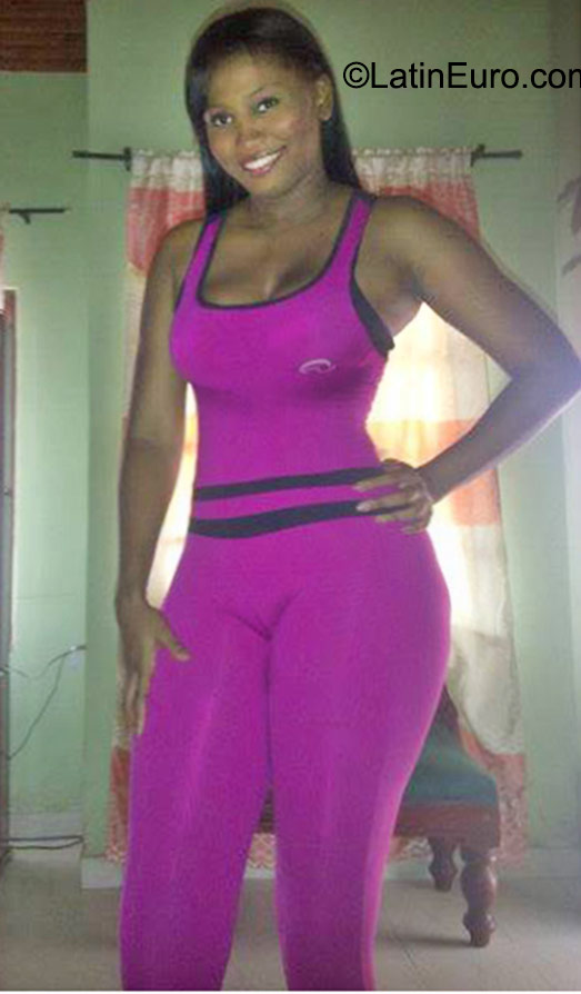 Date this beautiful Colombia girl Antonia from Turbo CO17801