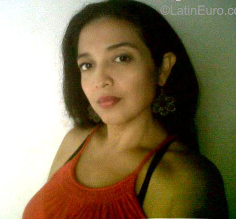 Date this tall Colombia girl Lucia from Cali CO17806