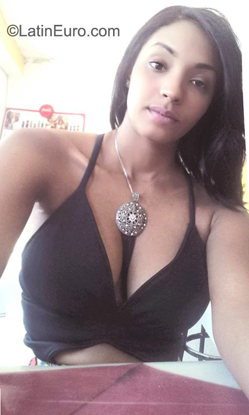 Date this lovely Dominican Republic girl Carlina from San francisco de macoris DO22883