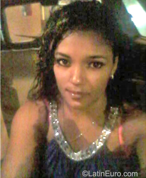 Date this hard body Dominican Republic girl Yoli from Santiago DO22887