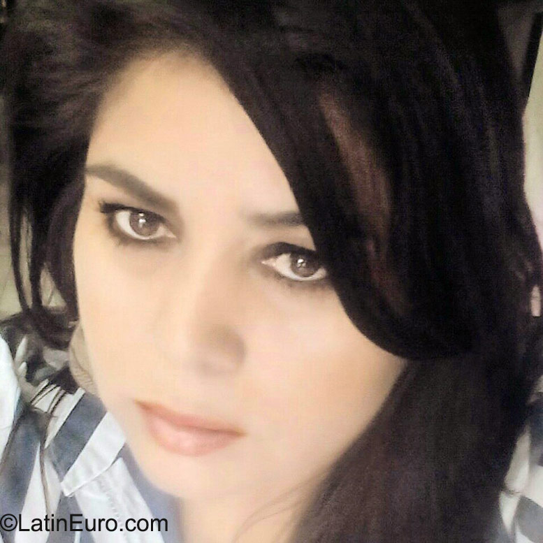 Date this passionate Honduras girl Glovey from Tegucigalpa HN1642