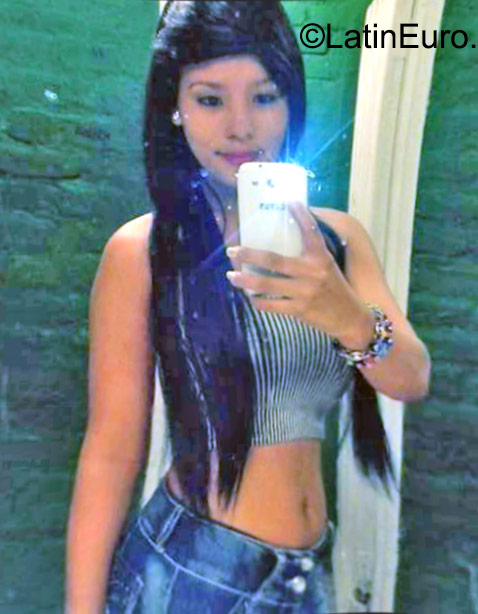 Date this nice looking Colombia girl Cindy from Villavicencio CO17877