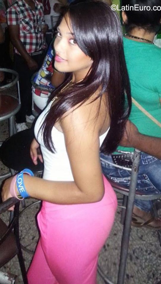 Date this good-looking Dominican Republic girl Yani from San Francisco De Macoris DO23010