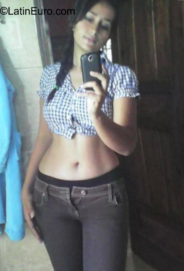 Date this attractive Honduras girl Mileidy from El Progreso HN1664