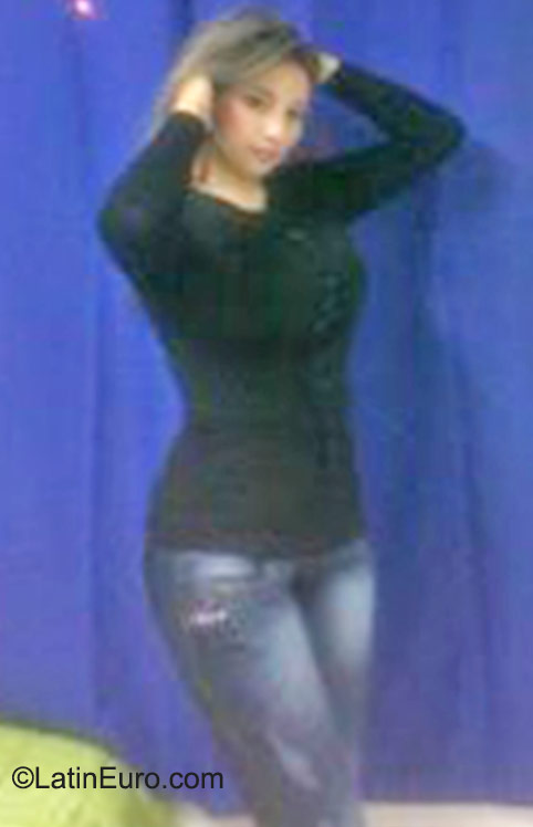 Date this athletic Colombia girl Linda from Bogota CO17923