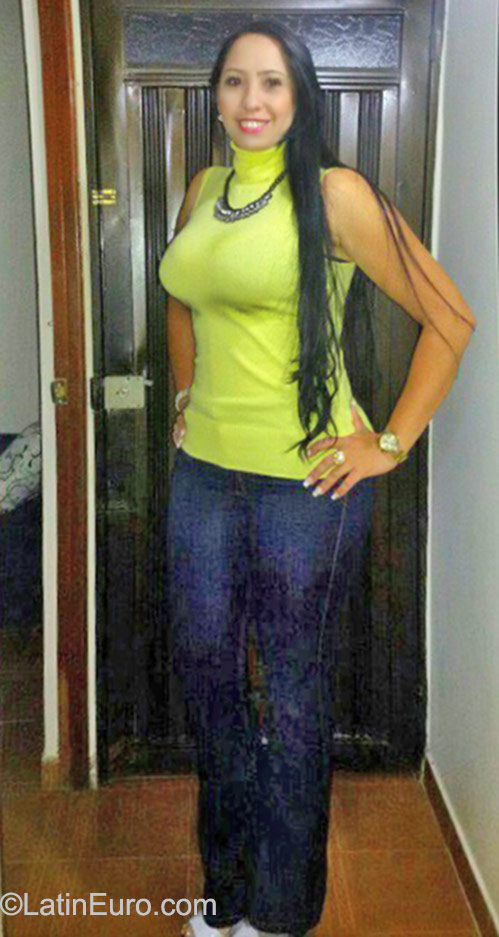 Date this foxy Colombia girl Andrea from Medellin CO17942