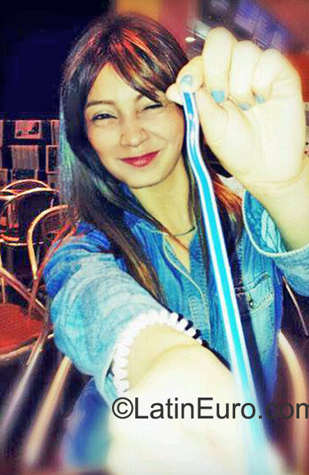 Date this happy Colombia girl Nadia from Bogota CO17962