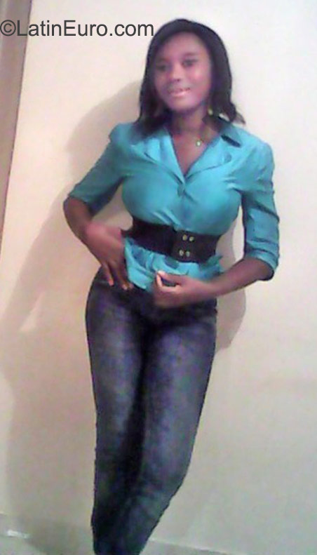 Date this foxy Dominican Republic girl Guita from Punta Cana DO23236
