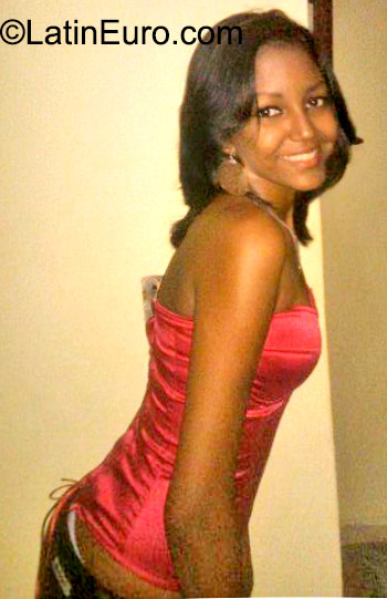 Date this charming Dominican Republic girl Kary from Santo Domingo DO23253