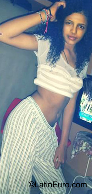 Date this gorgeous Dominican Republic girl Massiel from Santo Domingo DO23320