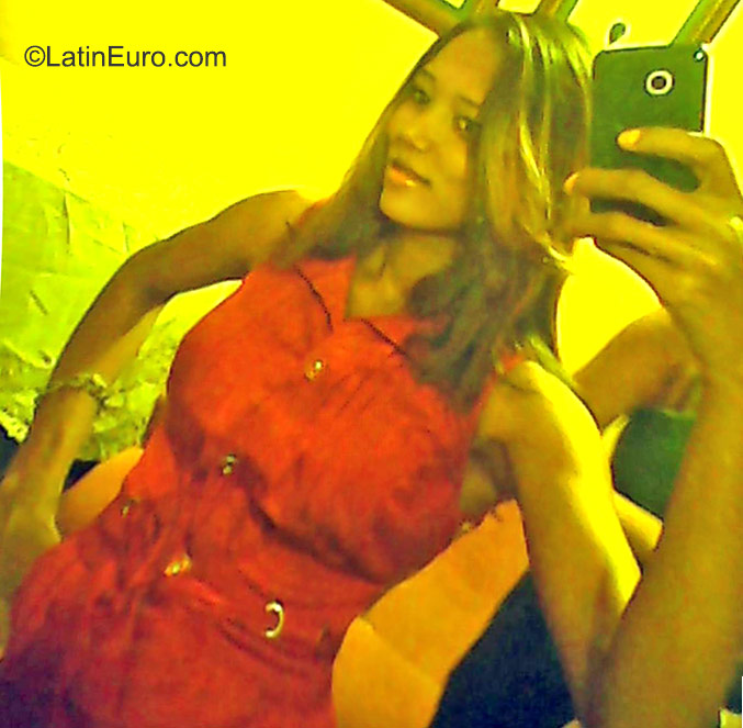 Date this fun Dominican Republic girl Yiselle from Santo Domingo DO23358