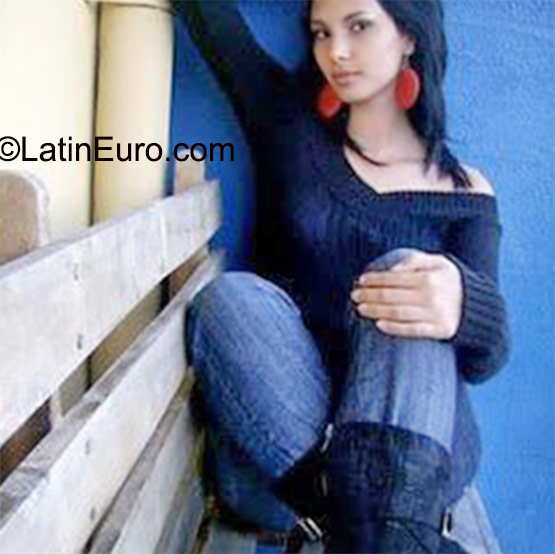 Date this foxy Honduras girl Sidia from Tegucigalpa HN1716