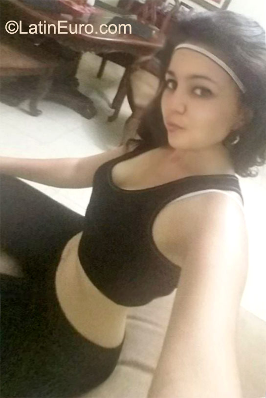 Date this voluptuous Honduras girl Paola from Comayagua HN1720