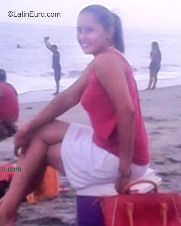 Date this lovely Panama girl Yairia from Panama City PA704