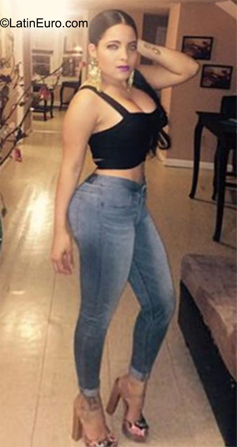 Date this nice looking Dominican Republic girl Lisette from Santiago DO23447