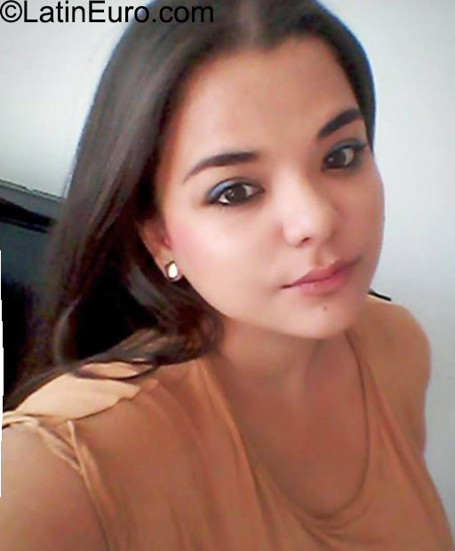 Date this tall Colombia girl Ana Maria from Bogota CO18114