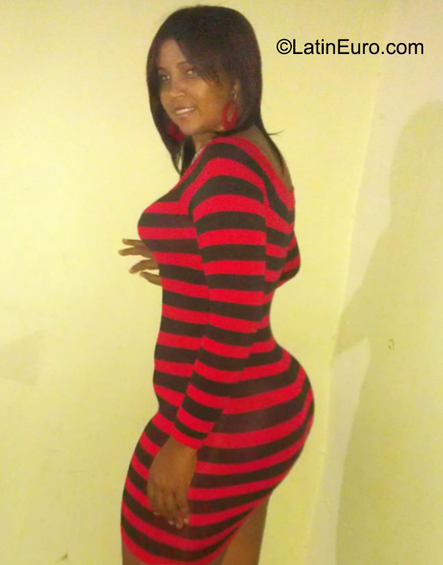 Date this lovely Dominican Republic girl Lourdes from Santiago DO23556