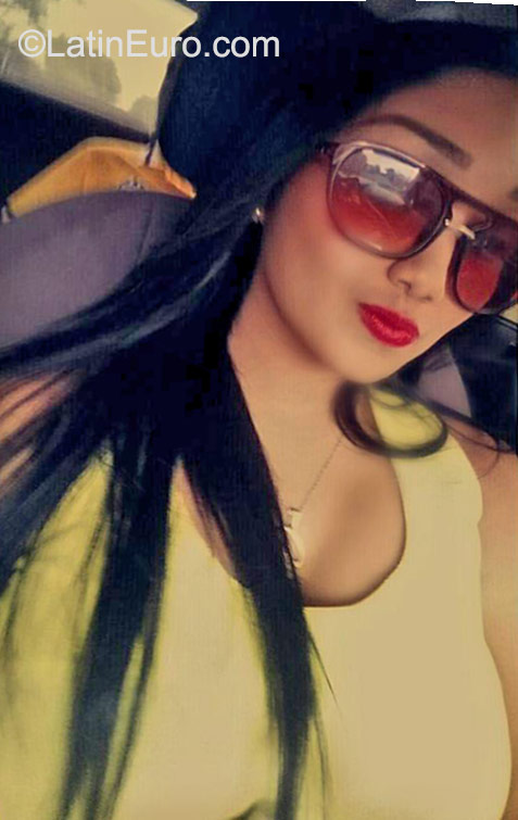 Date this pretty Colombia girl Darling from Barranquilla CO18168