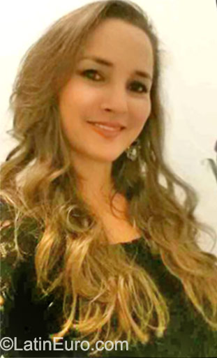 Date this nice looking Honduras girl Jackaline from San Pedro Sula HN1781