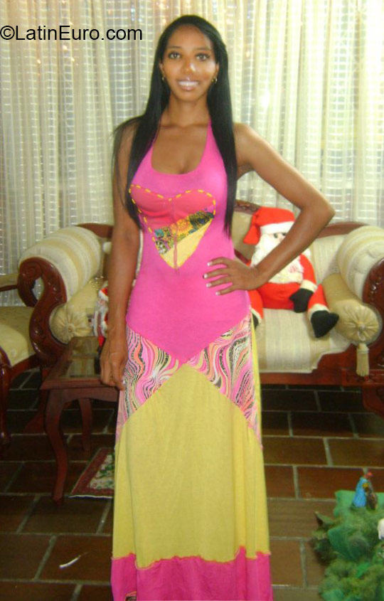 Date this lovely Colombia girl Mariana from Cali CO30169