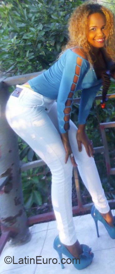 Date this funny Dominican Republic girl Rosa elizabeth from moca DO23696
