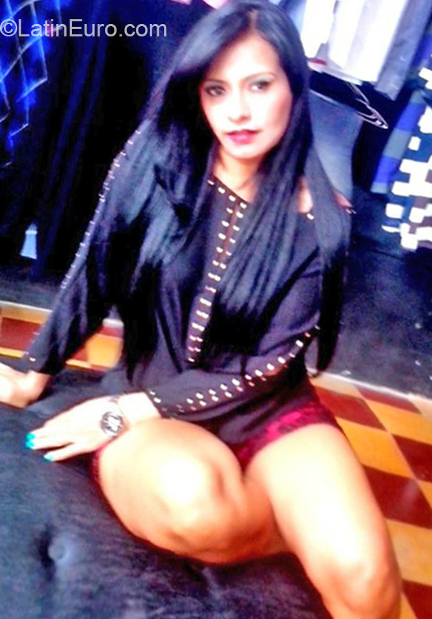 Date this voluptuous Colombia girl Andrea from Medellin CO25301