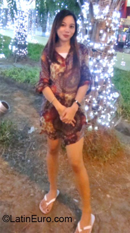 Date this voluptuous Philippines girl Vanessa from Manila PH841