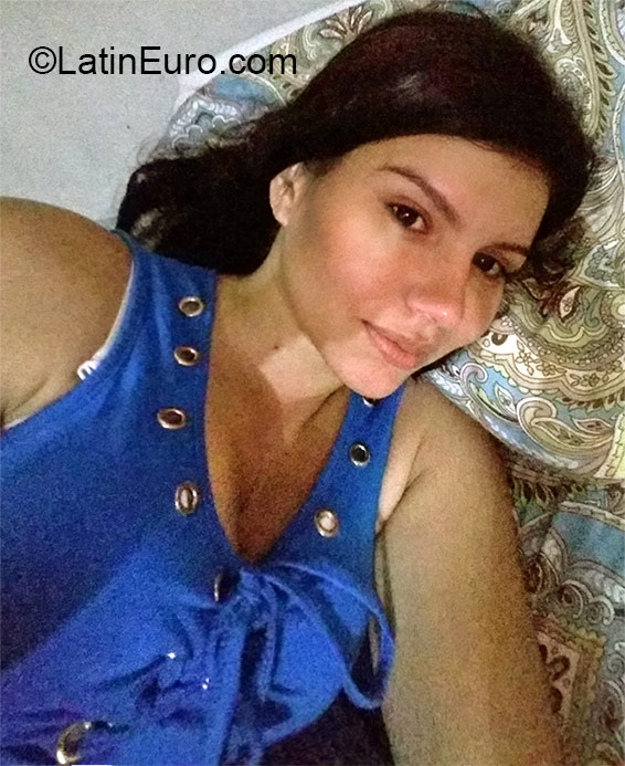 Date this good-looking Panama girl Alishia from Panama City PA742