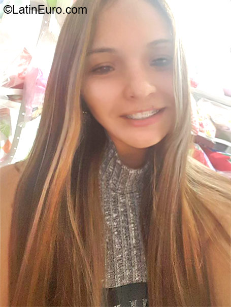 Date this cute Colombia girl Camila from Pereira CO18267