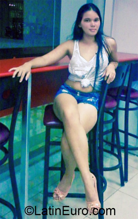 Date this stunning Honduras girl Dunia from Tela HN1829