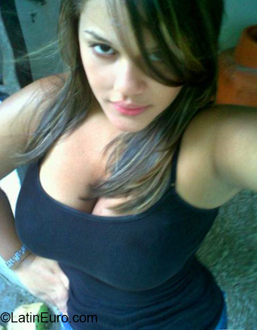 Date this hot Dominican Republic girl Massiel from La Vega DO24056