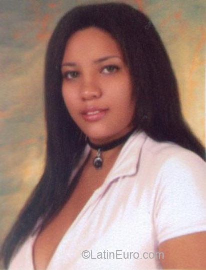 Date this lovely Colombia girl Maryam from Cali CO18404