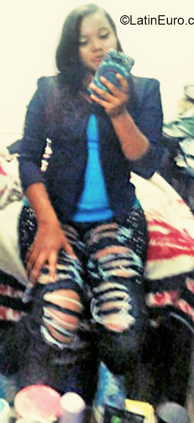 Date this nice looking Colombia girl Johanna from Bogota CO18501