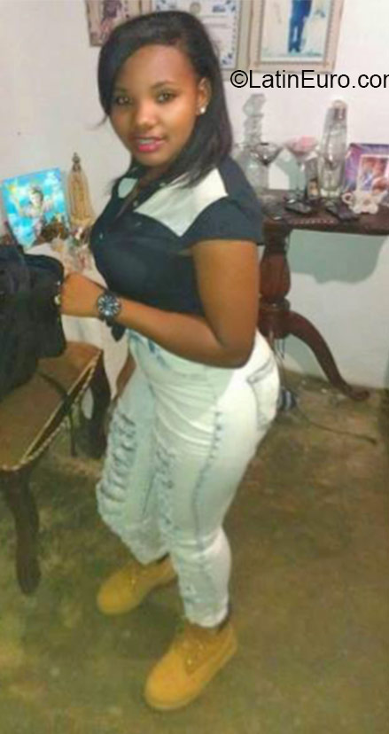 Date this athletic Dominican Republic girl Katherine from Santo Domingo DO24513