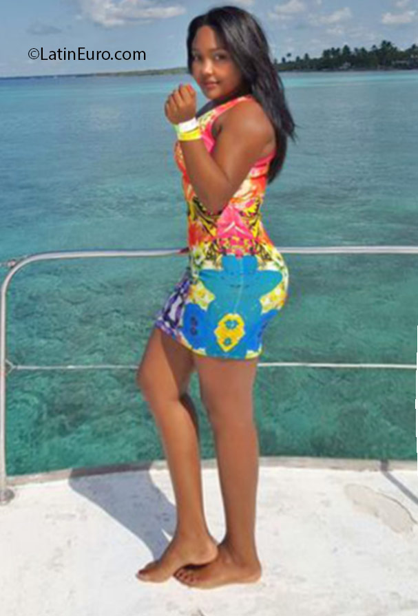 Date this attractive Dominican Republic girl Yary from Santiago DO24925