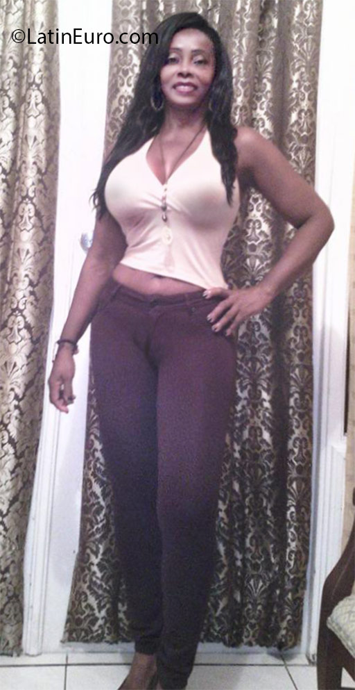 Date this delightful Colombia girl Durling from Cali CO18723