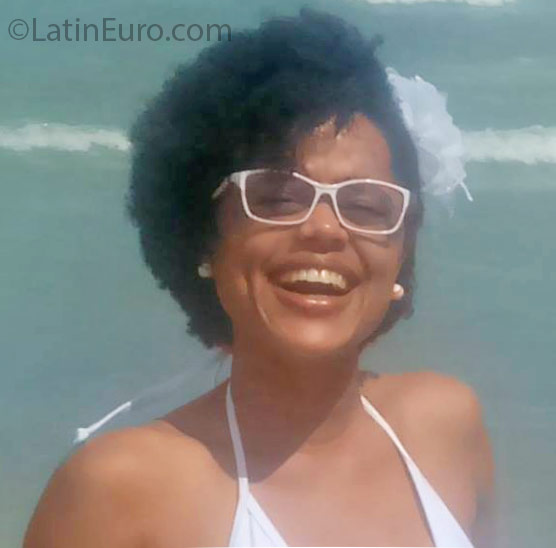 Date this attractive Brazil girl Francisca from Ilheus BR9616