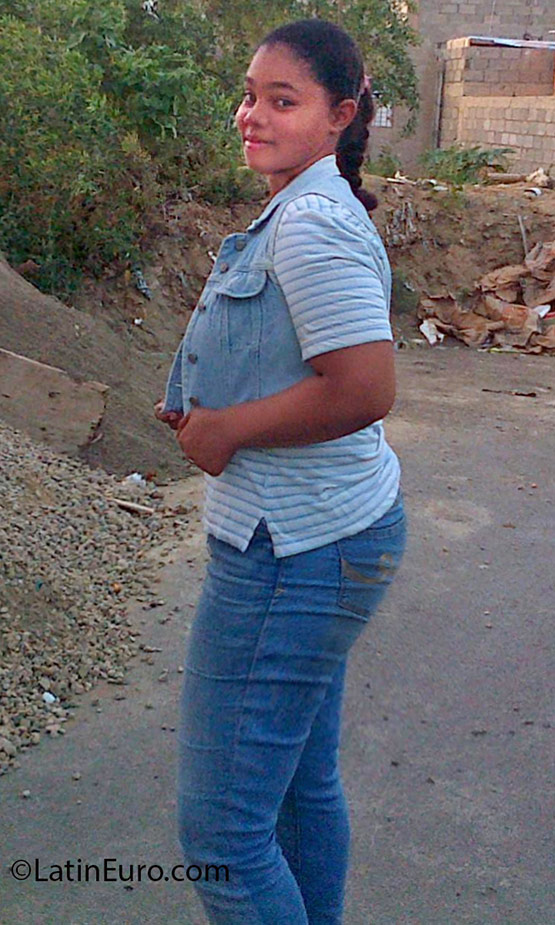 Date this georgeous Dominican Republic girl Esther from Santiago De Los Caballero DO25199