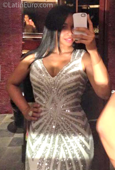 Date this lovely Dominican Republic girl Caterine from Santo Domingo DO25565