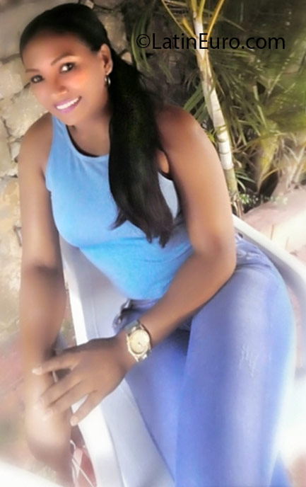 Date this voluptuous Dominican Republic girl Leslye from Santo Domingo DO25644