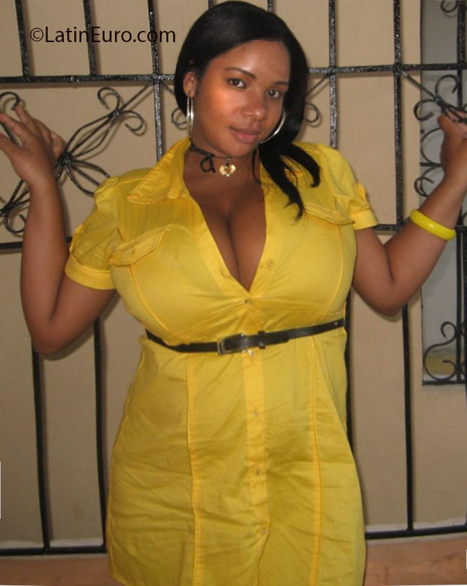 Date this beautiful Dominican Republic girl Julisa from Santiago DO40581