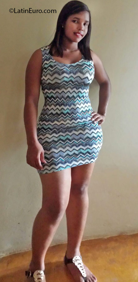 Date this athletic Dominican Republic girl ARISLEIDY from Santo Domingo DO25755
