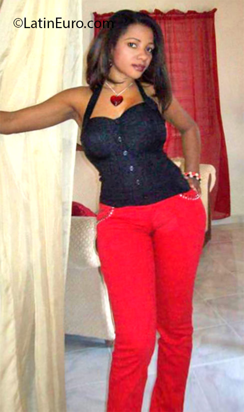 Date this tall Dominican Republic girl Morena from Santo Domingo DO34217