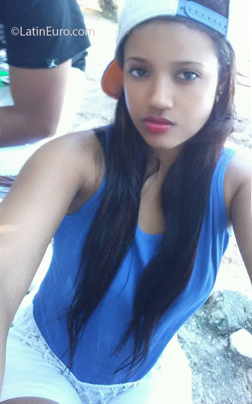 Date this nice looking Dominican Republic girl Gabriela from Santiago DO25863