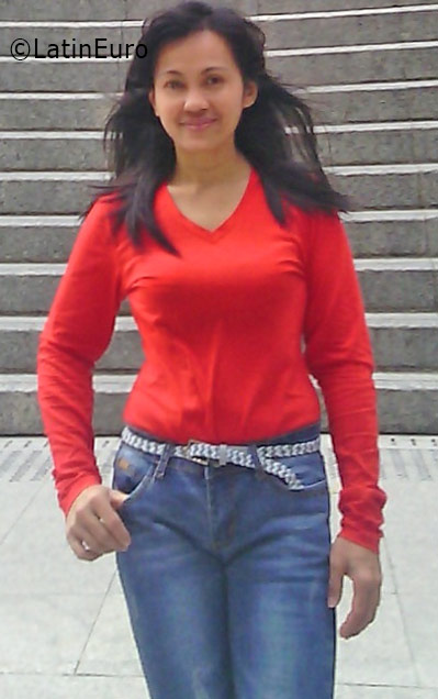Date this georgeous Hong Kong girl Analin from Hong Kong HK17